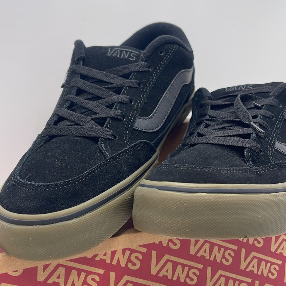 Vans Women’s Bearcat
Black/Dark Gum
VN000DT239L
Sneakers - Picture 6 of 16